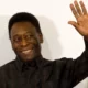 Apesar de ter o maior salário do futebol brasieliro na década de 60, Pelé foi para os Estados Unidos após passar situação complicada. Foto: Nelson Almdeida/AFP via Getty Images