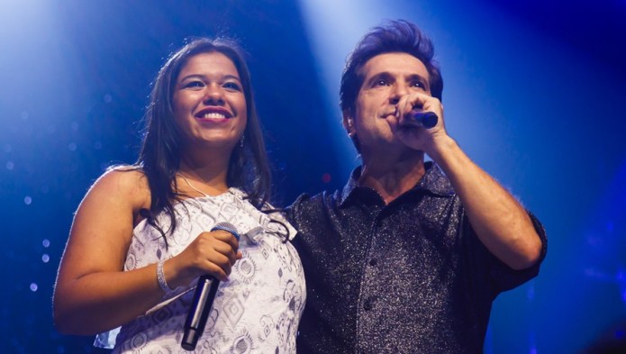Daniel faz dueto com Jéssica, filha de João Paulo, em SP