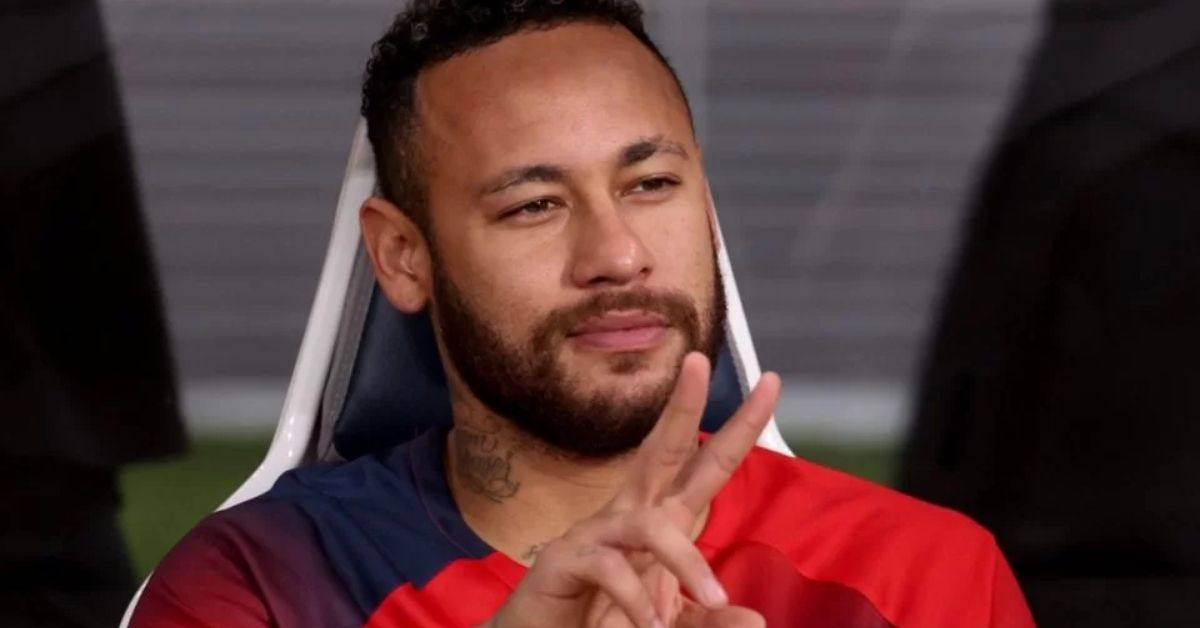 Neymar tem conversa com mulher exposta por colunista mas atitude