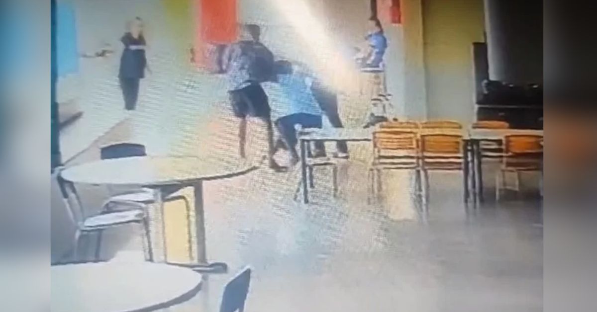 Video flagra momento em que policial militar quebra o braco