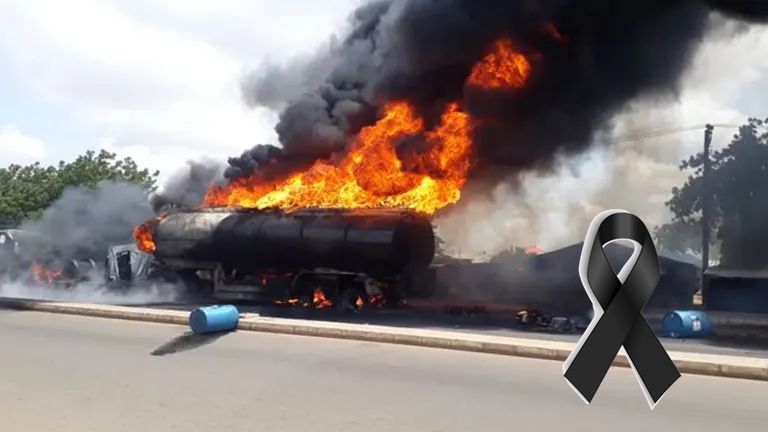 40 pessoas morrem apos caminhao explodir depois de sofrer acidente