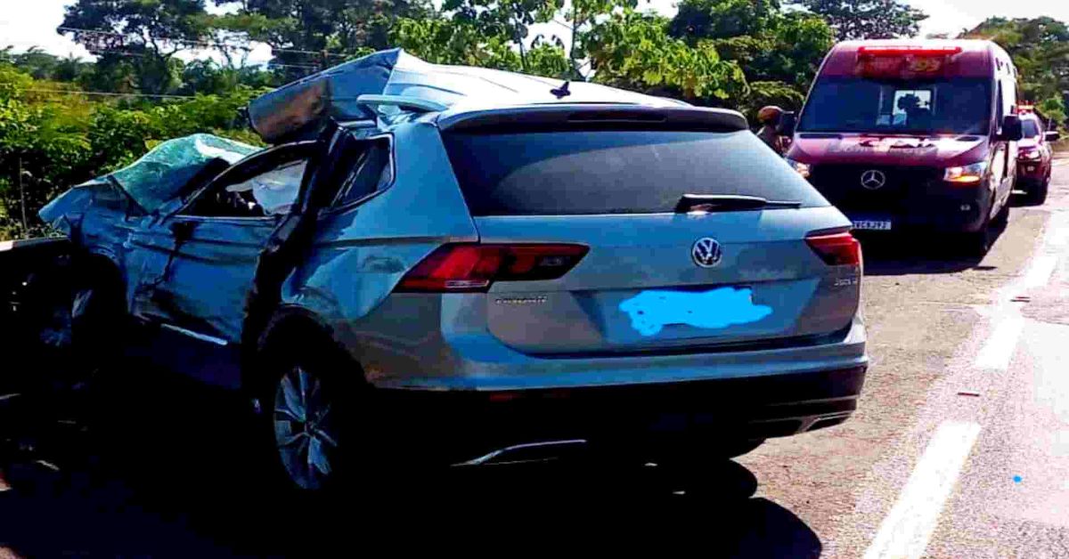Acidente entre carro e caminhão deixa pai e filho sem vida, mãe e outra criança em estado grave 31 Acidente entre carro e caminhao deixa pai e filho sem