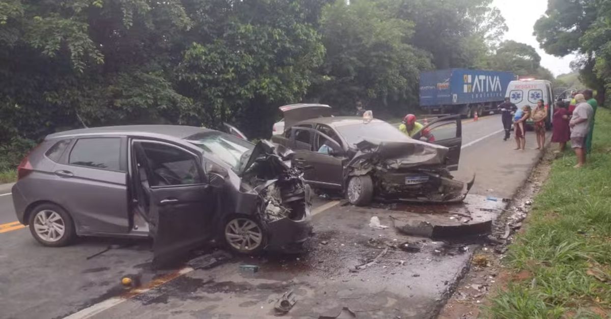 Acidente entre dois veículos deixa vítima fatal e diversos feridos 30 Acidente entre dois veiculos deixa vitima fatal e diversos feridos