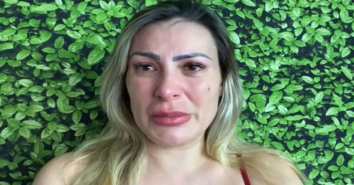 Andressa Urach surge chorando muito e realiza duro desabafo sobre sua vida e seu filho: 'Muita raiva' 31 Andressa Urach surge chorando muito e realiza duro desabafo sobre