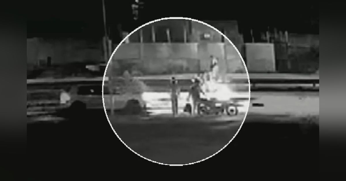 Casal que foi flagrado por câmera de segurança jogando saco com bebê em riacho é detido, afirma a polícia 31 Casal que foi flagrado por camera de seguranca jogando saco