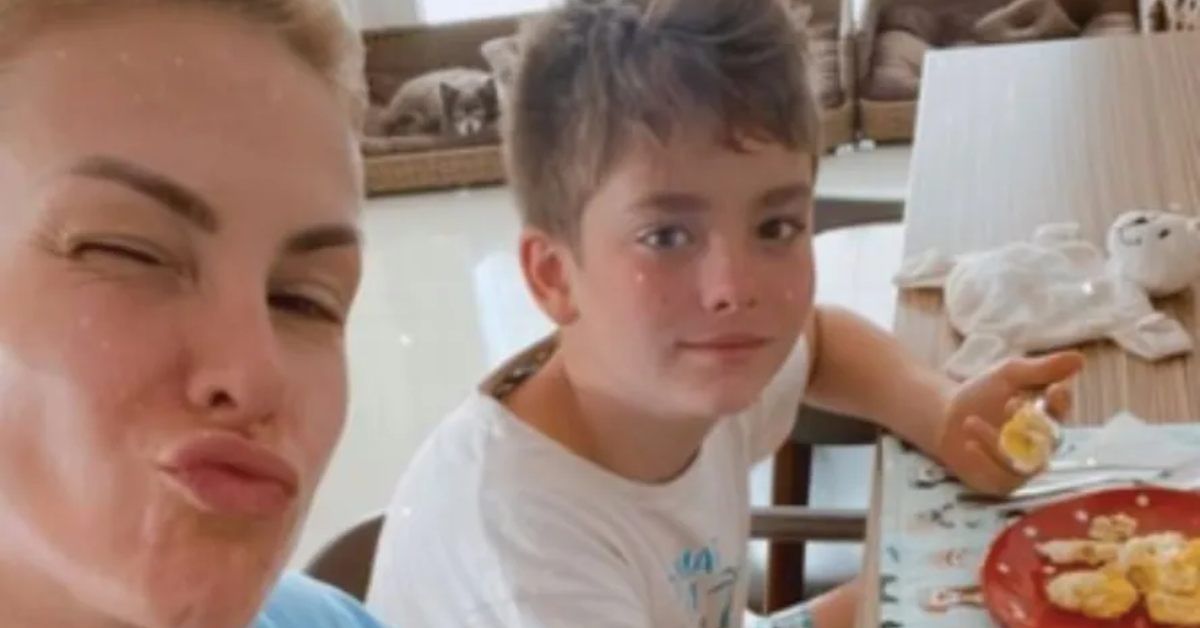 De cara amassada Ana Hickmann comenta como tem sido os