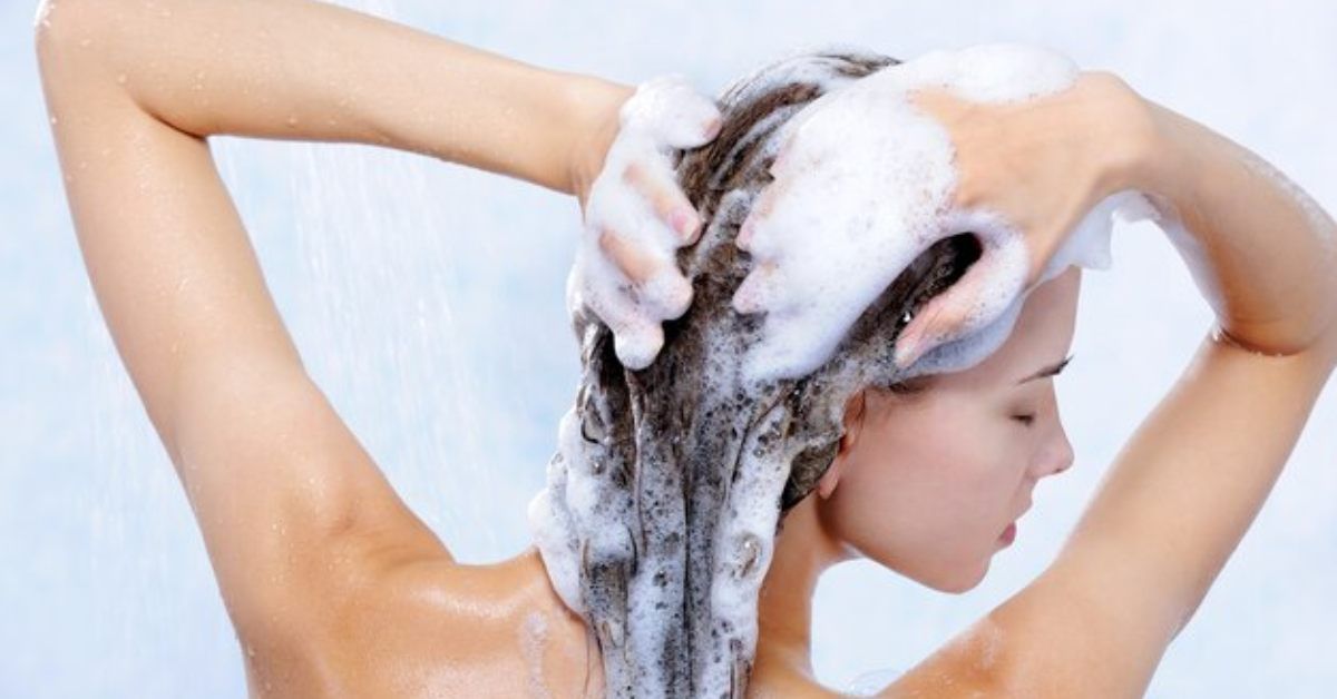 Especialista explica qual a frequencia ideal para lavar o cabelo