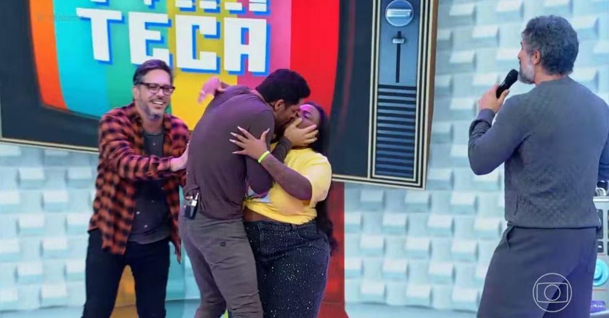 Jojo Todynho e Cauã Reymond deixam todos boquiabertos ao darem 'beijão' no palco do 'Caldeirão' 31 Jojo Todynho e Caua Reymond deixam todos boquiabertos ao darem