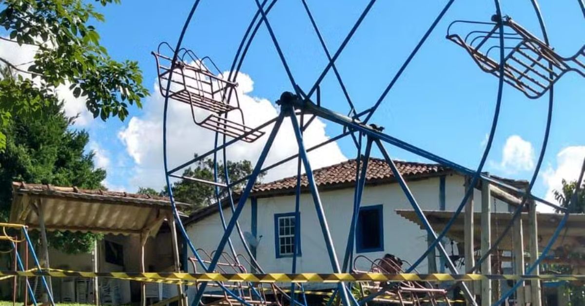 Mulher cai de roda gigante enquanto estava em restaurante e