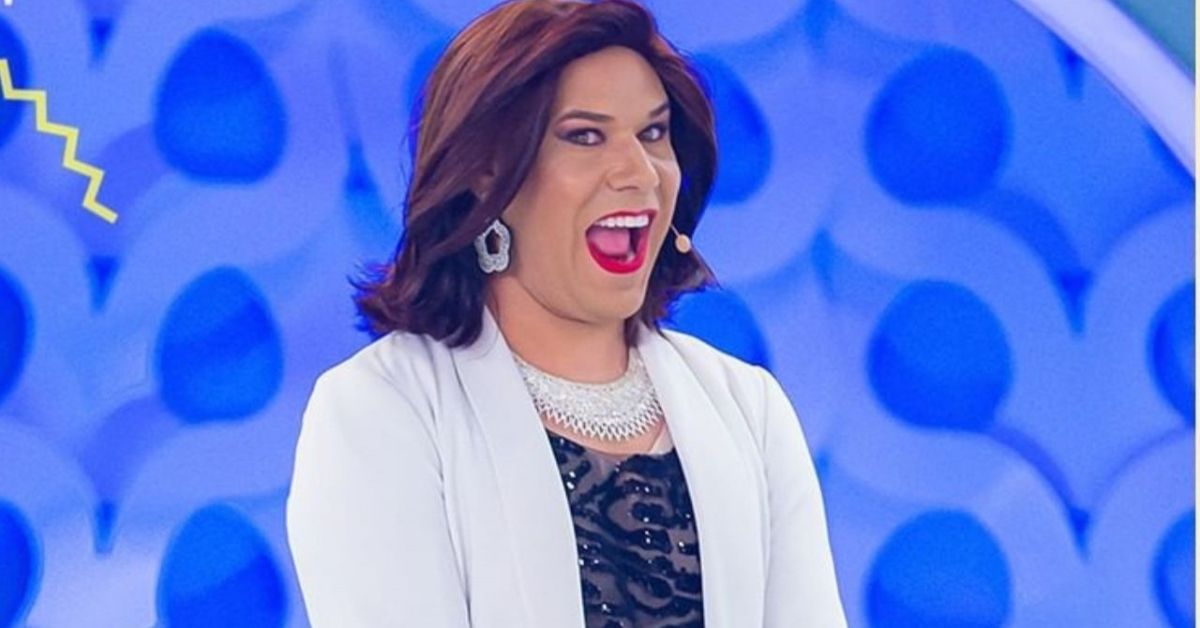 'Narcisa' de Eliana impressiona ao posar ao lado da esposa descaracterizado 31 Narcisa de Eliana impressiona ao posar ao lado da esposa