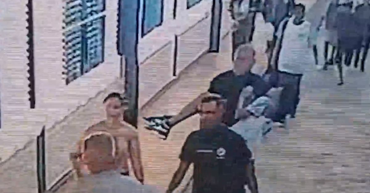 Policial salva estudante que sofreu parada cardíaca após ser atingido durante partida de futebol; video 31 Policial salva estudante que sofreu parada cardiaca apos ser atingido