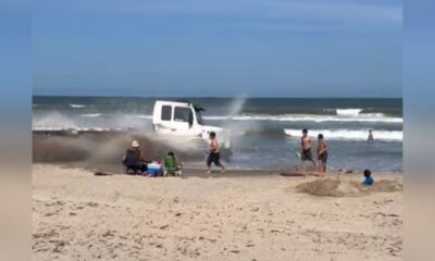 Video flagra caminhao em alta velocidade invadindo praia de Santa