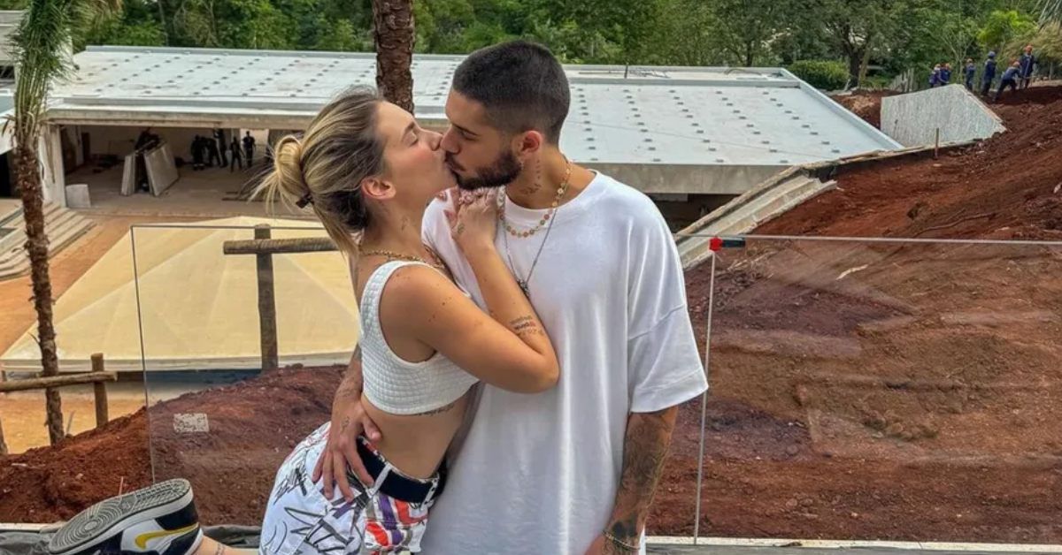 Virginia Fonseca e Ze Felipe mostra obra de mansao com