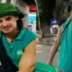 Daniel Erthal ex gala da Malhacao vende cerveja nas ruas de