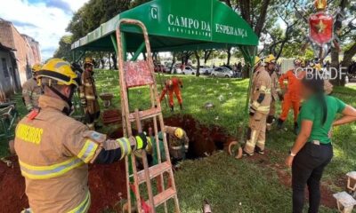 Durante sepultamento no DF terreno afunda e varias pessoas caem