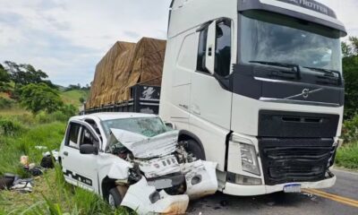 Grave acidente deixa duas pessoas mortas e uma gravemente ferida