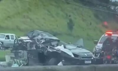 Grave acidente entre carro e carretas deixa duas vitimas fatais
