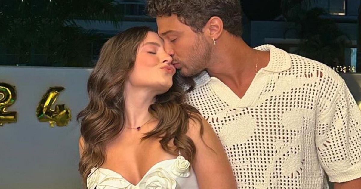 Gravida Larissa Manoela mostra foto da barriguinha e fas ficam