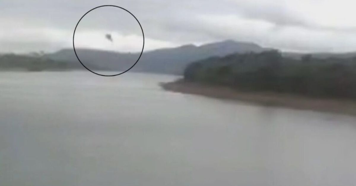Helicóptero com 4 pessoas sofre queda em MG e buscas continuam; vídeo 31 Helicoptero com 4 pessoas sofre queda em MG e buscas