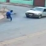 Homem atropela comparsa de crime durante fuga bizarra