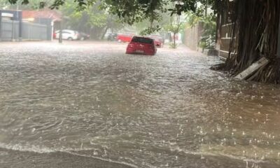 Temporal deixa ruas alagadas em cidade no estado de Santa