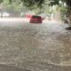 Temporal deixa ruas alagadas em cidade no estado de Santa