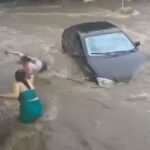 Video flagra o momento em que mulher crianca e carro