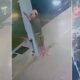 Video mostra jovens passando mal fora de BMW pouco antes