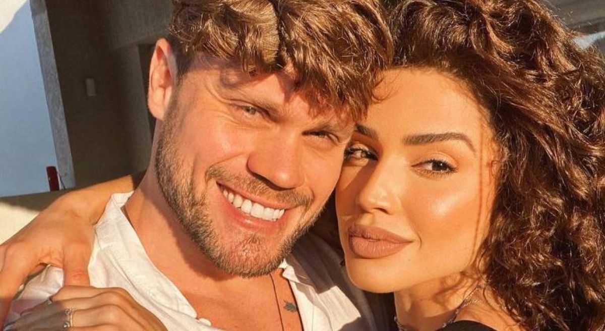 Breno Simoes e Paula Amorim confirmam estar esperando segundo filho