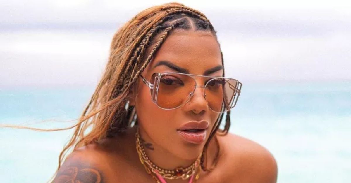 Ludmilla gera polemica apos usar o microfone de maneira inusitada