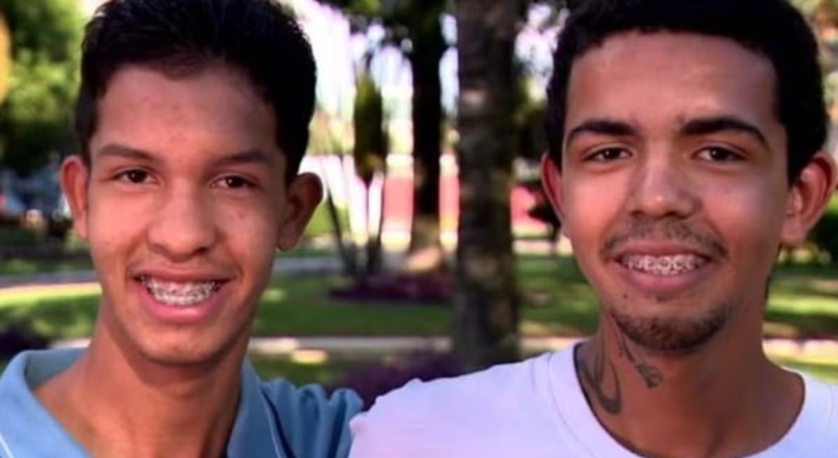 Irmãos se reencontram por acaso 10 anos após separação em adoção: 'se parecia muito' 31 Irmaos se reencontram por acaso 10 anos apos separacao em