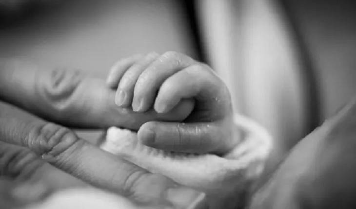 Bebê recém-nascida de youtuber famoso morre e desabafo comove: ‘Foi um presente de Deus’ 31 Bebe recem nascida de youtuber famoso morre e desabafo comove ‘Foi