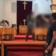 Homem armado invade igreja atira contra padre e caso tem