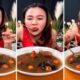 Influenciadora e presa apos postar video comendo sopa de morcegos