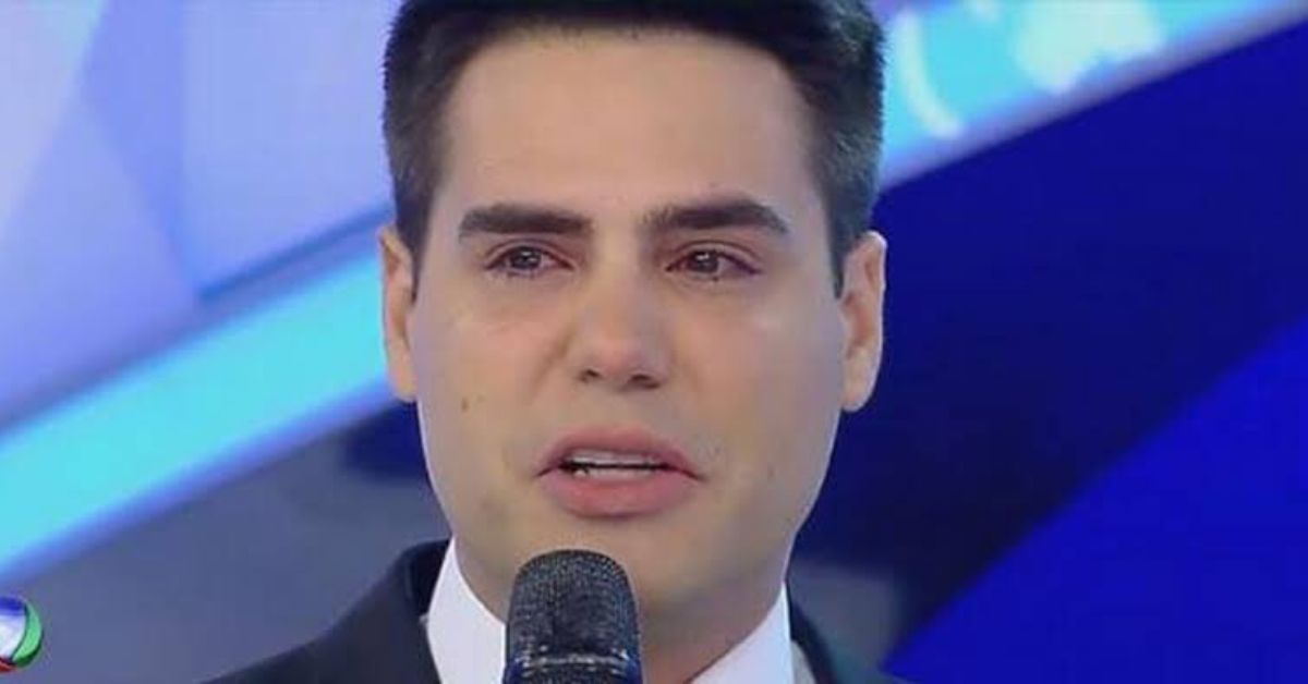 Luiz Bacci diz motivo de ter deixado o programa ao vivo repentinamente: 'Pedido de socorro' 31 Luiz Bacci diz motivo de ter deixado o programa ao