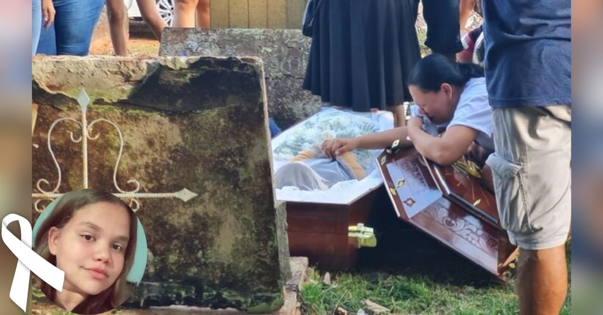 Mãe se ajoelha diante do caixão da filha e faz último pedido que jamais poderá ser realizado; garota de 13 anos perdeu a vida em um ataque cruel 31 Mae se ajoelha diante do caixao da filha e faz