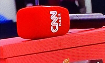 Reporter da CNN cai do 3o andar ao ‘pular a