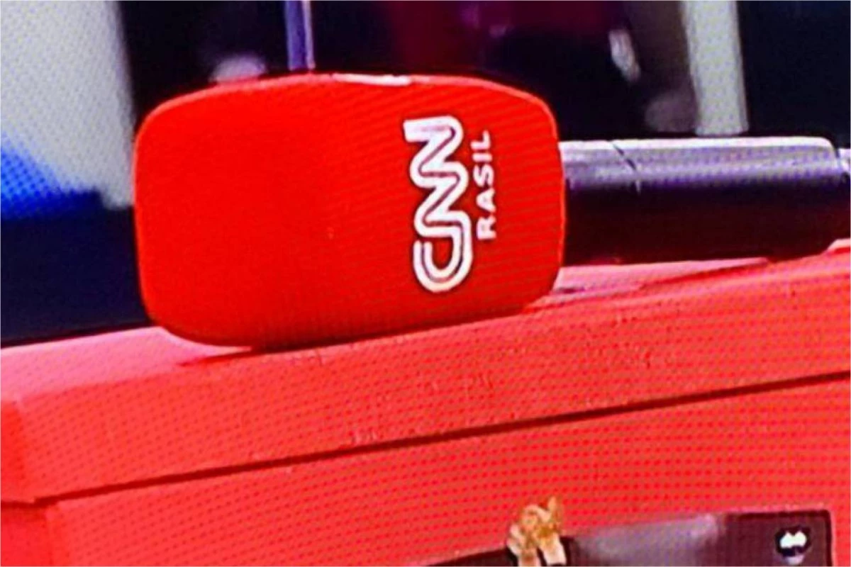 Repórter da CNN cai do 3º andar ao ‘pular a cerca’ e sofre fraturas graves, diz jornalista 31 Reporter da CNN cai do 3o andar ao ‘pular a