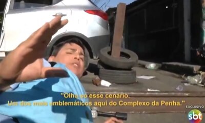 Video – reporter do SBT fica no meio do fogo
