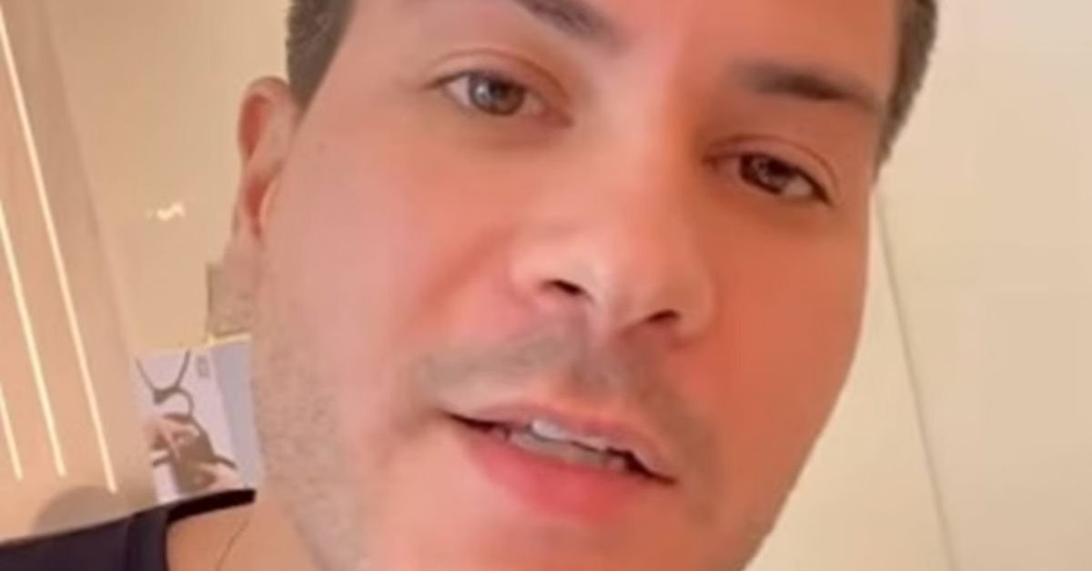 Arthur Aguiar tenta leite materno da namorada em infeccao to