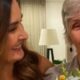 Fatima Bernardes dorme no hospital com a mae e mostra