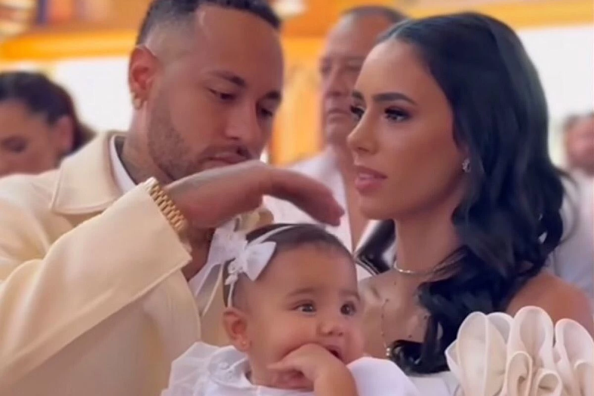 Neymar divulga fotos do batizado da filha, detalhe chama a atenção e dá o que falar 31 Neymar divulga fotos do batizado da filha detalhe chama a