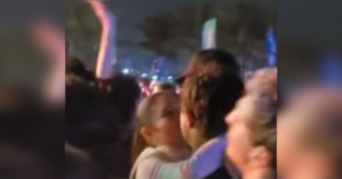 Da ficção para realidade, casal de Renascer é flagrado aos beijos durante show 31 Da ficcao para realidade casal de Renascer e flagrado aos
