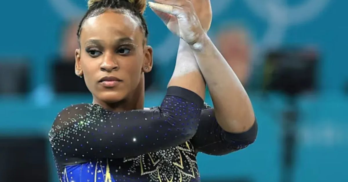 Horas apos ganhar medalha de bronze Rebeca Andrade e alvo