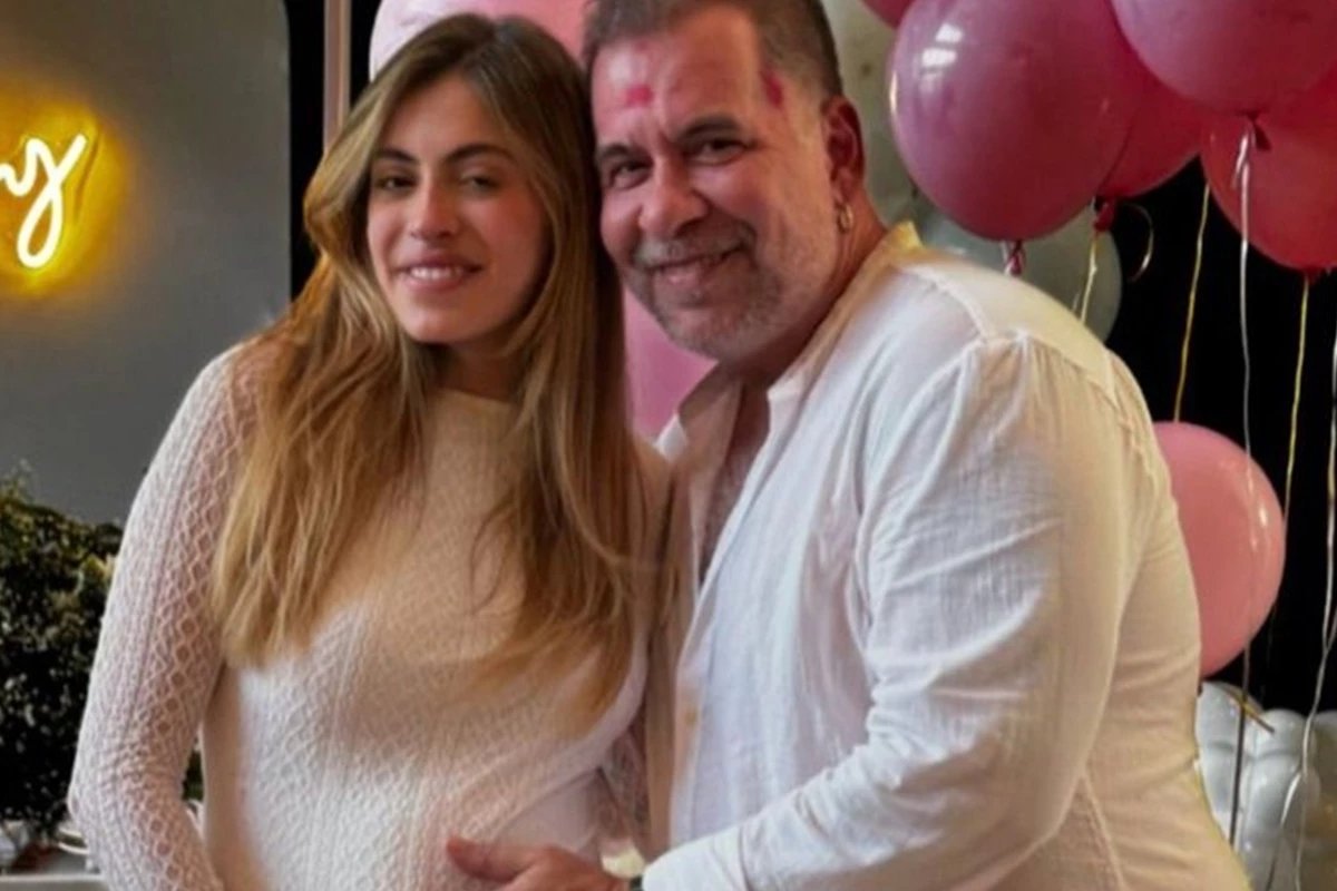 Leandro Hassum comemora o crescimento da familia novo membro nasce