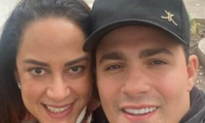 Quem e o cantor 17 anos mais novo com quem