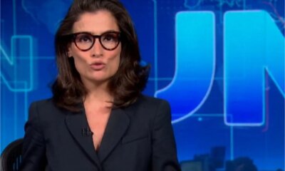 Renata Vasconcellos quebra o protocolo no Jornal Nacional e e