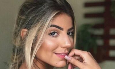 Video Hariany tira a roupa no meio da rua durante