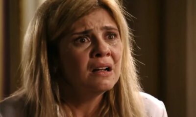 Adriana Esteves e socorrida as pressas apos acidente nos bastidores