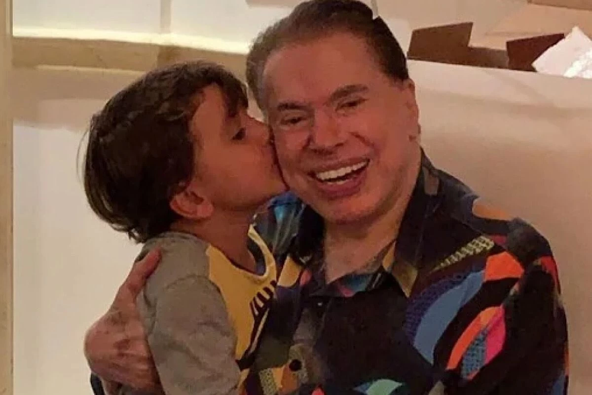 Filho de Patrícia Abravanel emociona a família com lindo gesto na missa de sétimo dia do avô Silvio Santos 33 Filho de Patricia Abravanel emociona a familia com lindo gesto